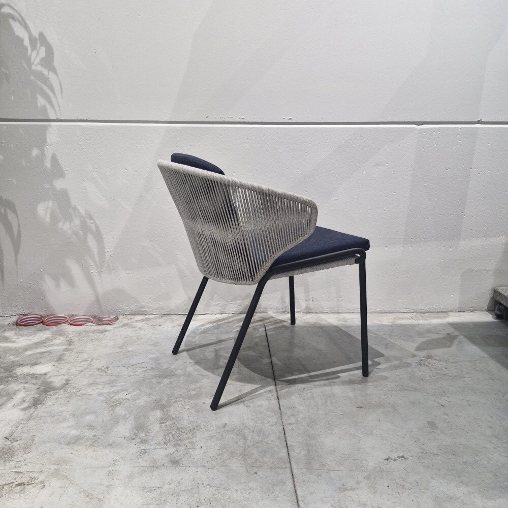 Radoc Dining Chair van Manutti voor € 1950