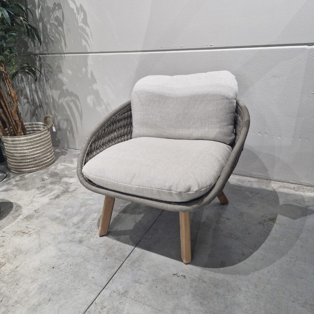 Sandua Lounge Chair van Manutti voor € 1165