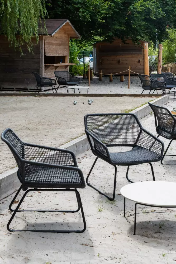 Esta Low Dining Chair van BETACO