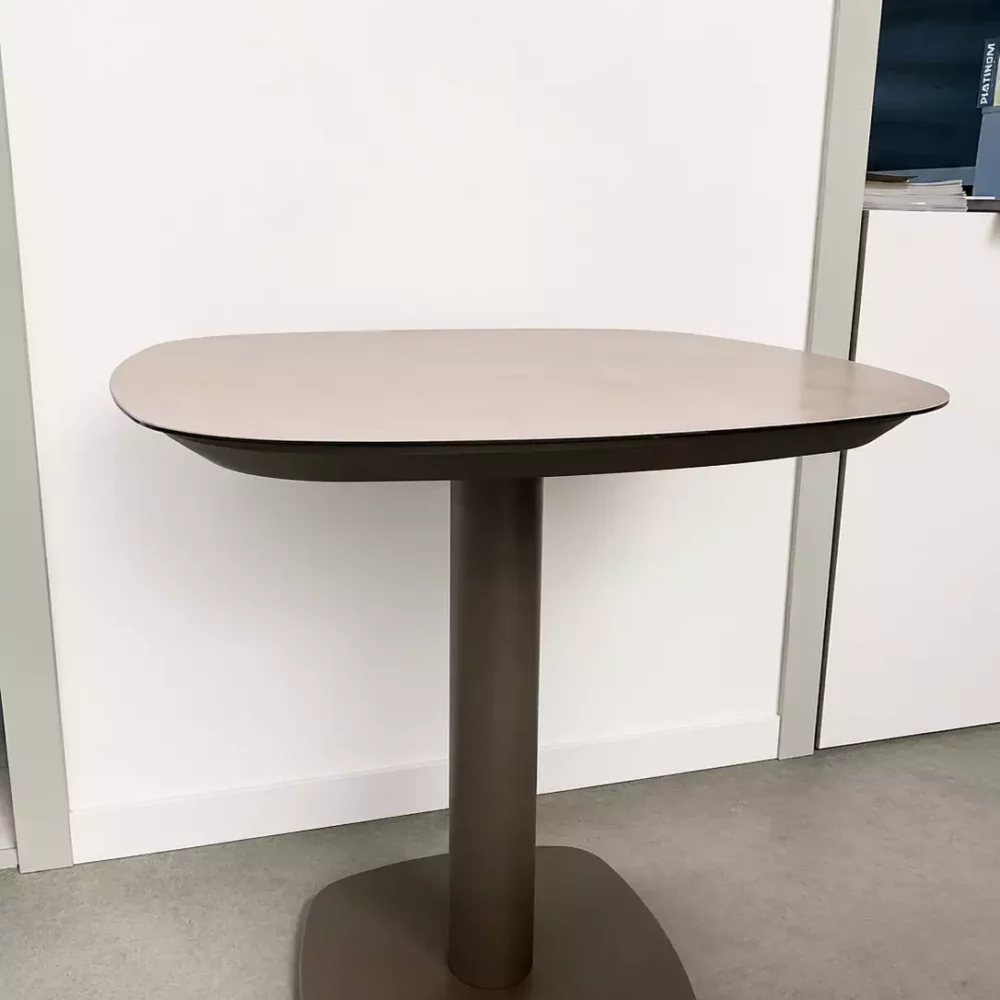 Manolo Eettafel 75 X 75 Cm Terre – Toonzaalmodel van Taste 4SO