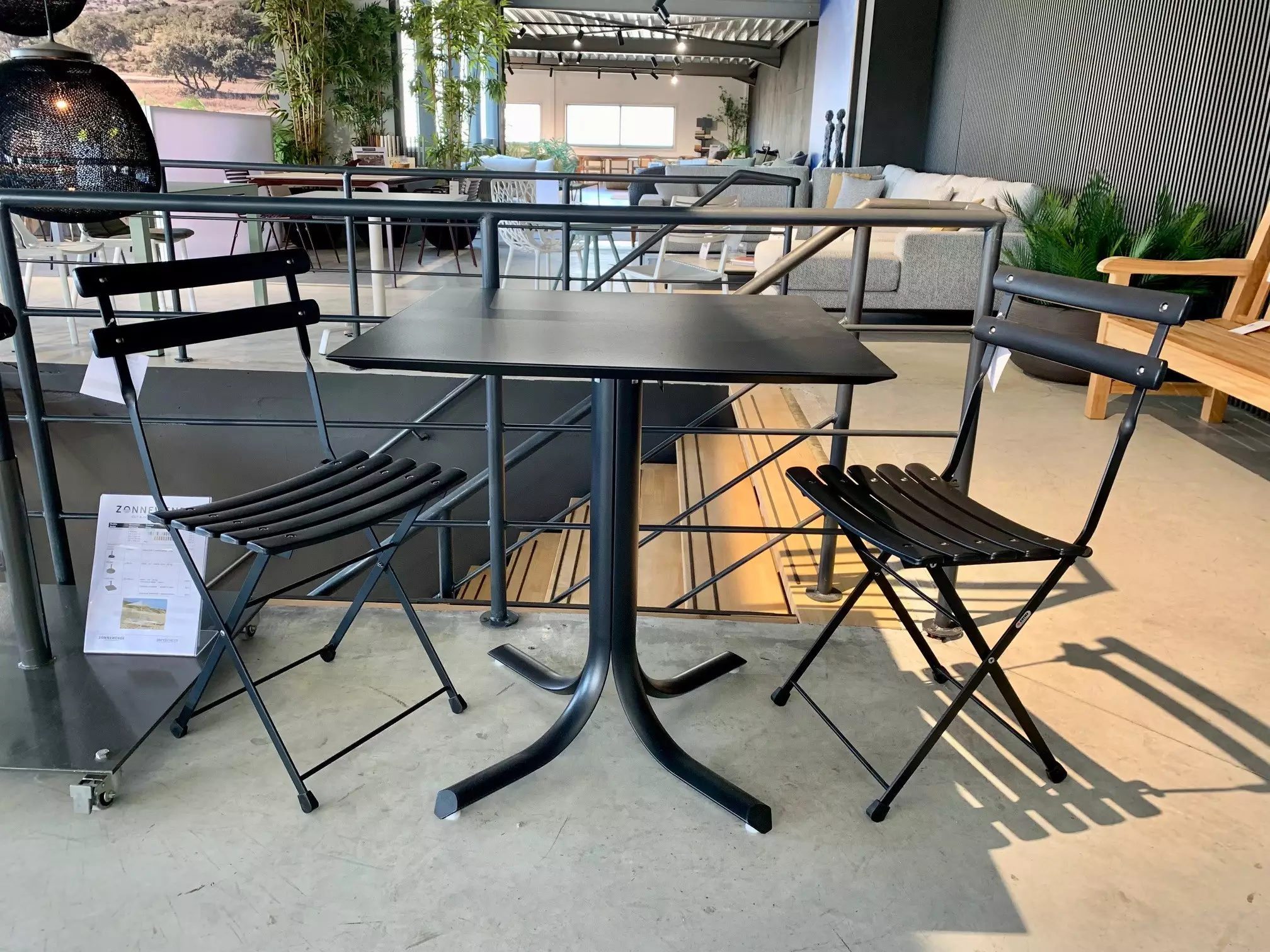 Bistro Tafel Emu 70 X 70 Cm Ewart – Toonzaalmodel van EMU