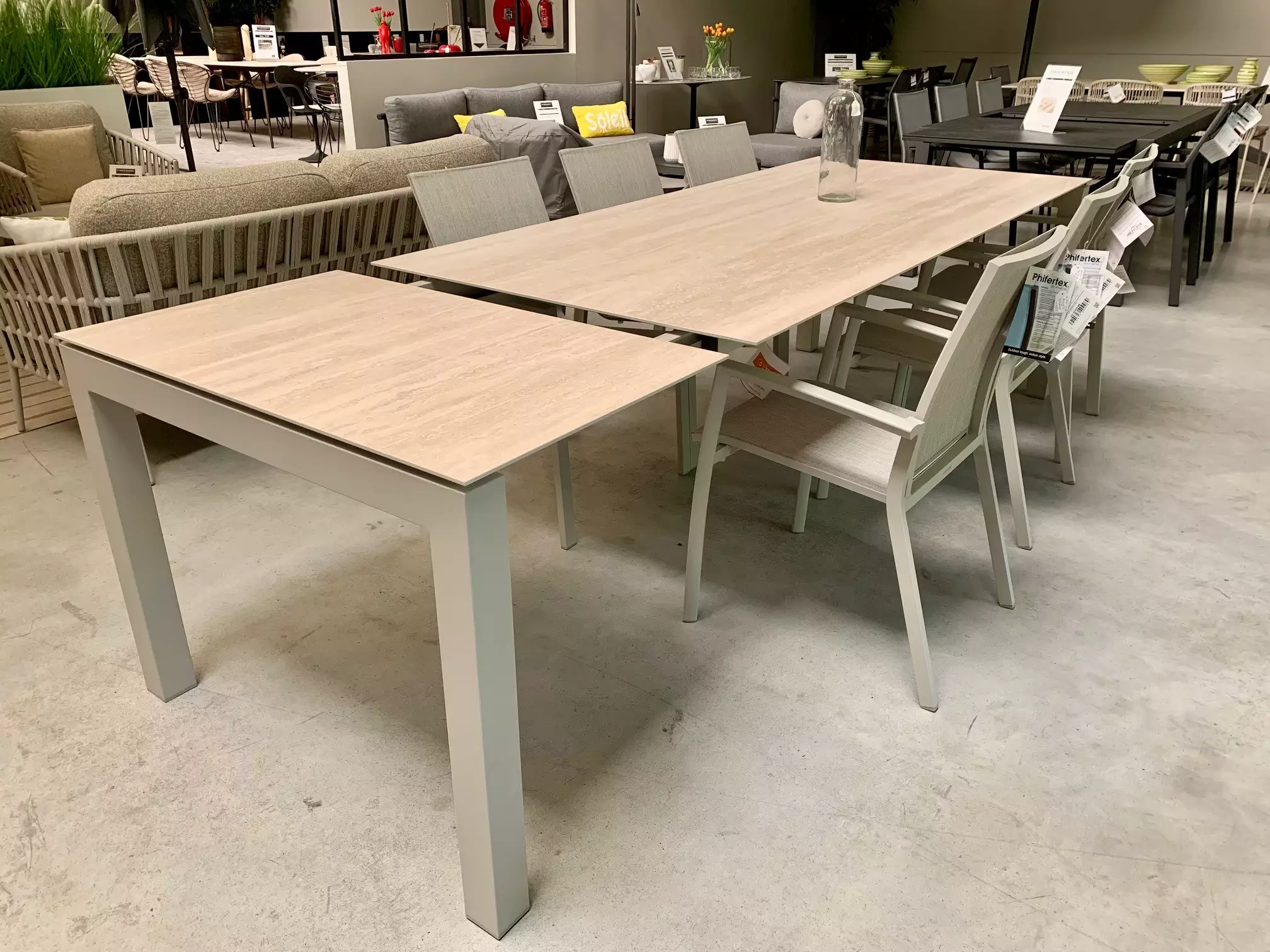 Forli Uitschuifbare Tafel 220 280 Cm Dune/travertino White – Toonzaalmodel van Jati Kebon