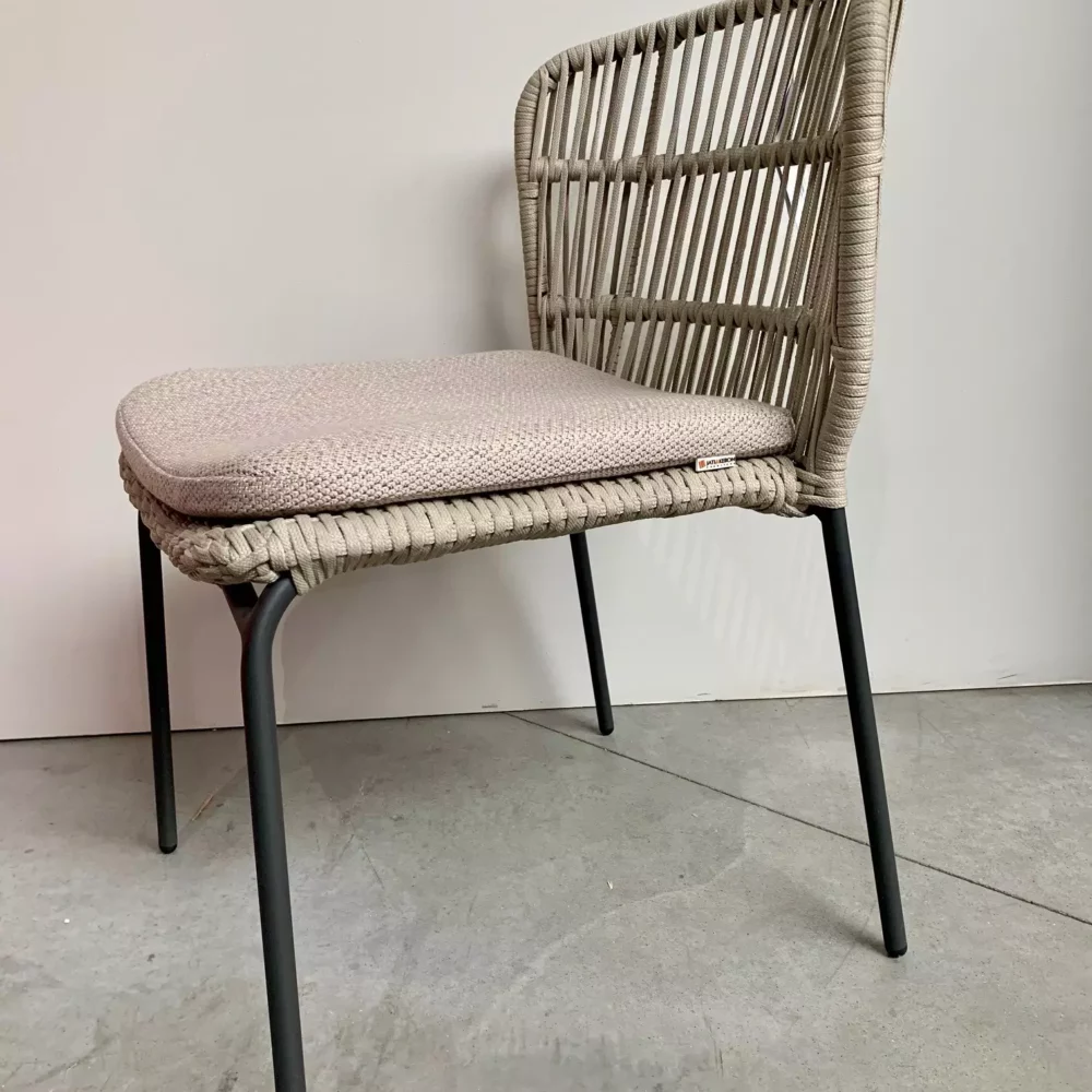 Lima Stapelbare Charcoal Stoel – Toonzaalmodel van Jati Kebon