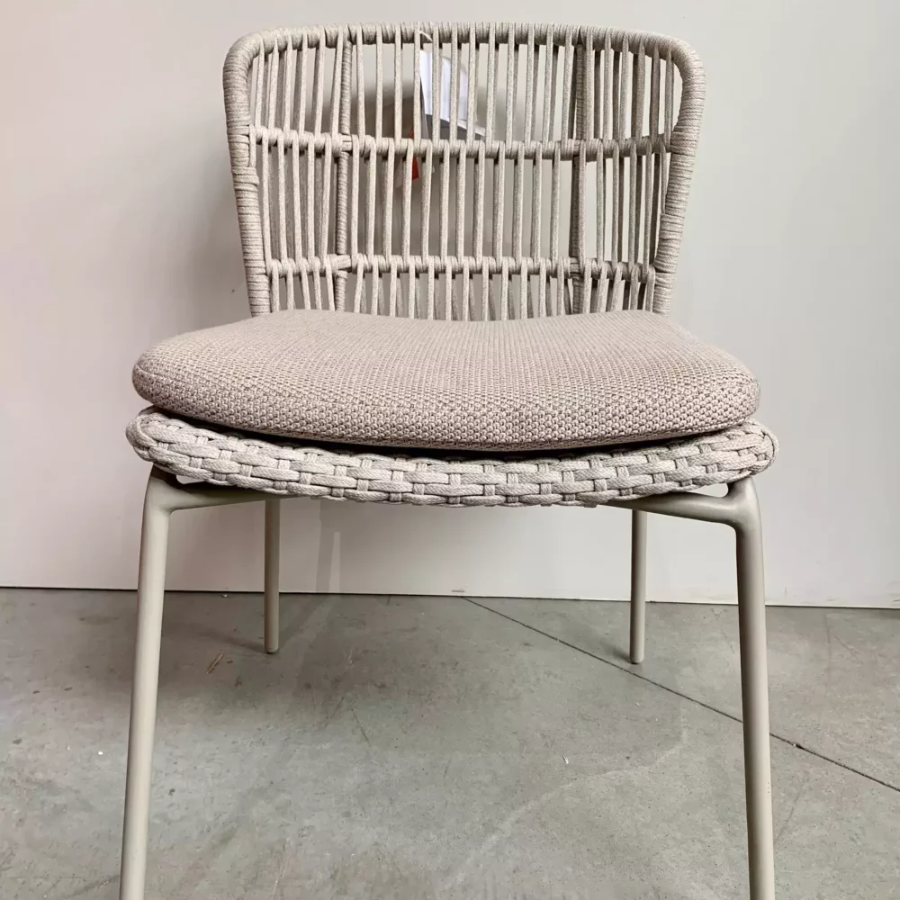 Lima Stapelbare Charcoal Stoel – Toonzaalmodel van Jati Kebon