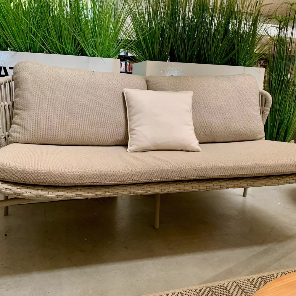 Lima Deepseating 2 Zit – Toonzaalmodel van Jati Kebon