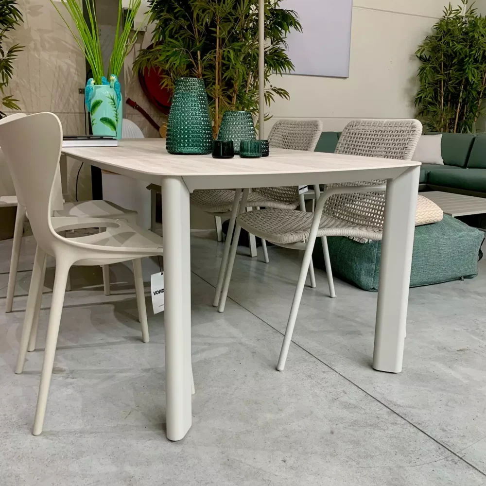 Tofino Tafel 240cm – Dune/travertino White – Toonzaalmodel van Jati Kebon