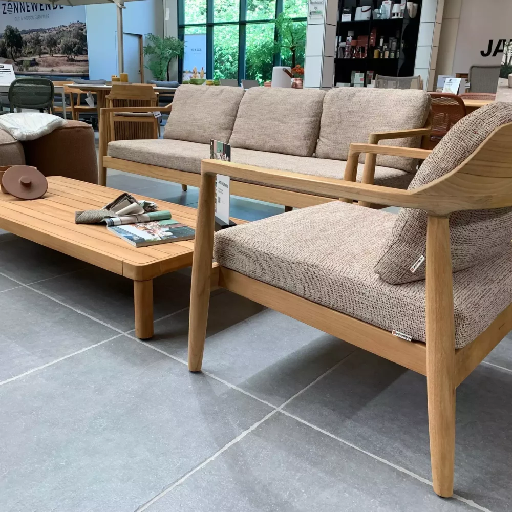 Tofino 3 Zits Lounge Sofa – Toonzaalmodel van Jati Kebon