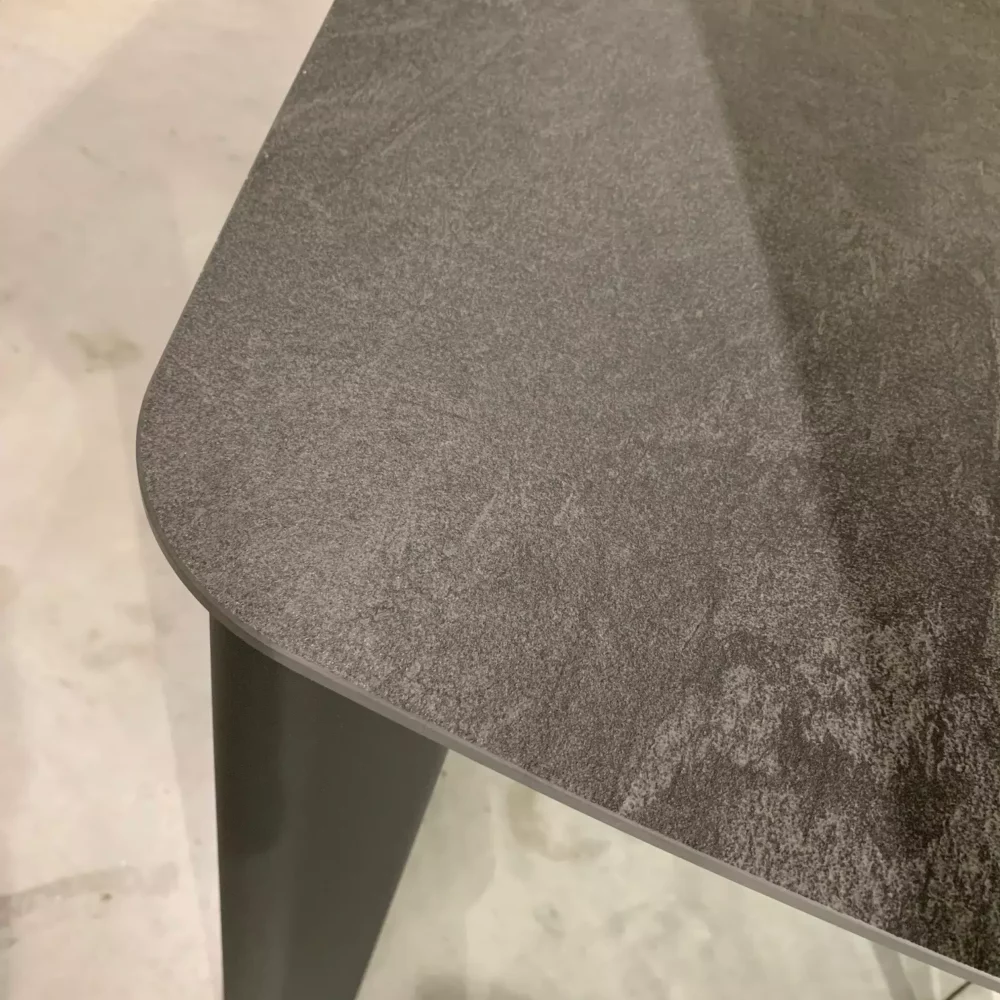 Tofino Tafel 240cm – Charcoal/graphite Grey – Toonzaalmodel van Jati Kebon