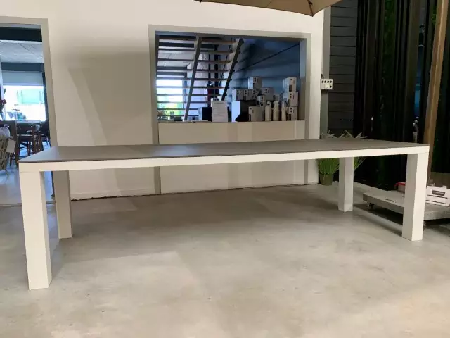 Square Tafel 280x100cm Met Glasstop Taupe van Jati Kebon