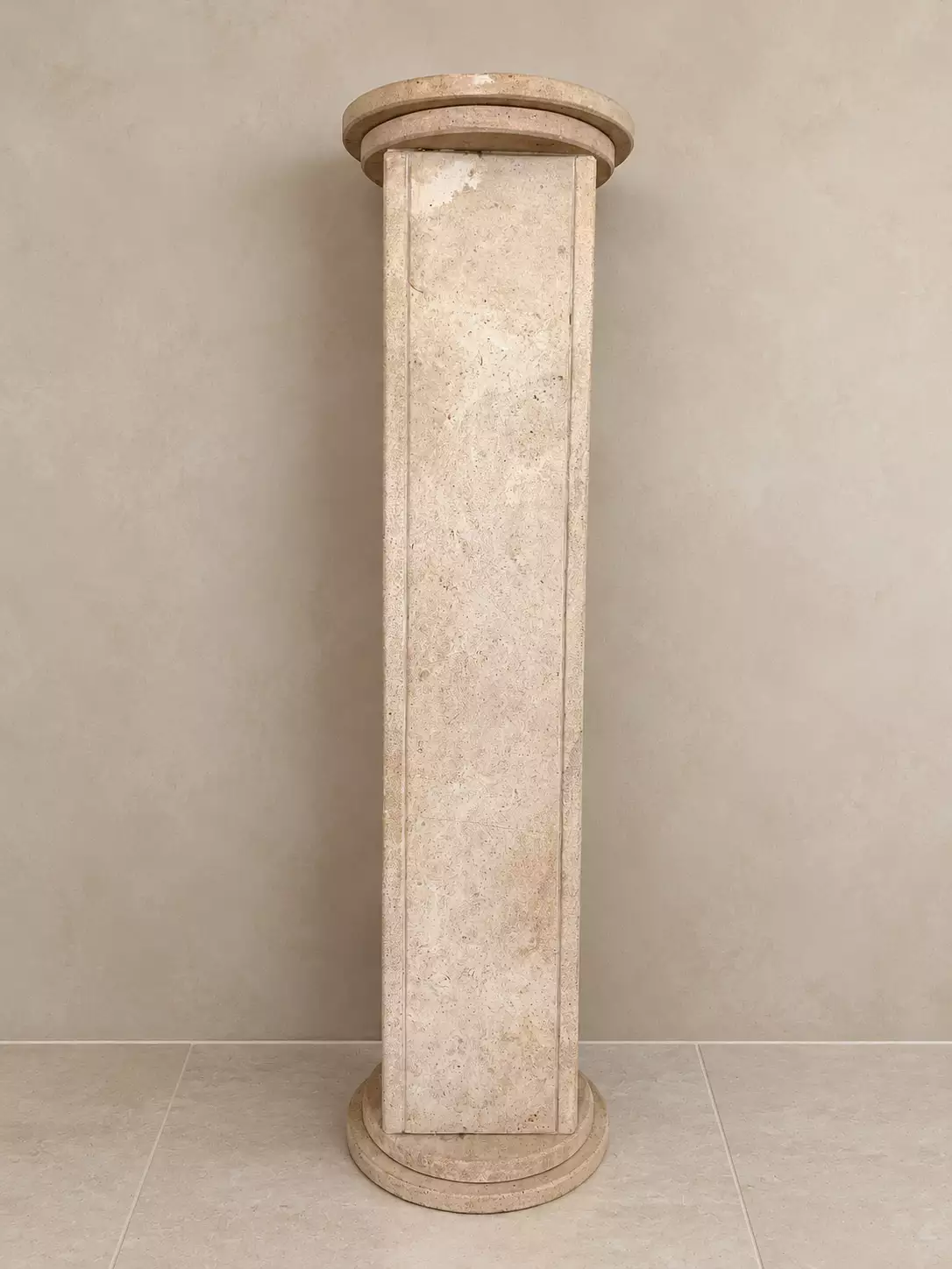 Travertin Console – Hoogte 101 Cm van Gommaire