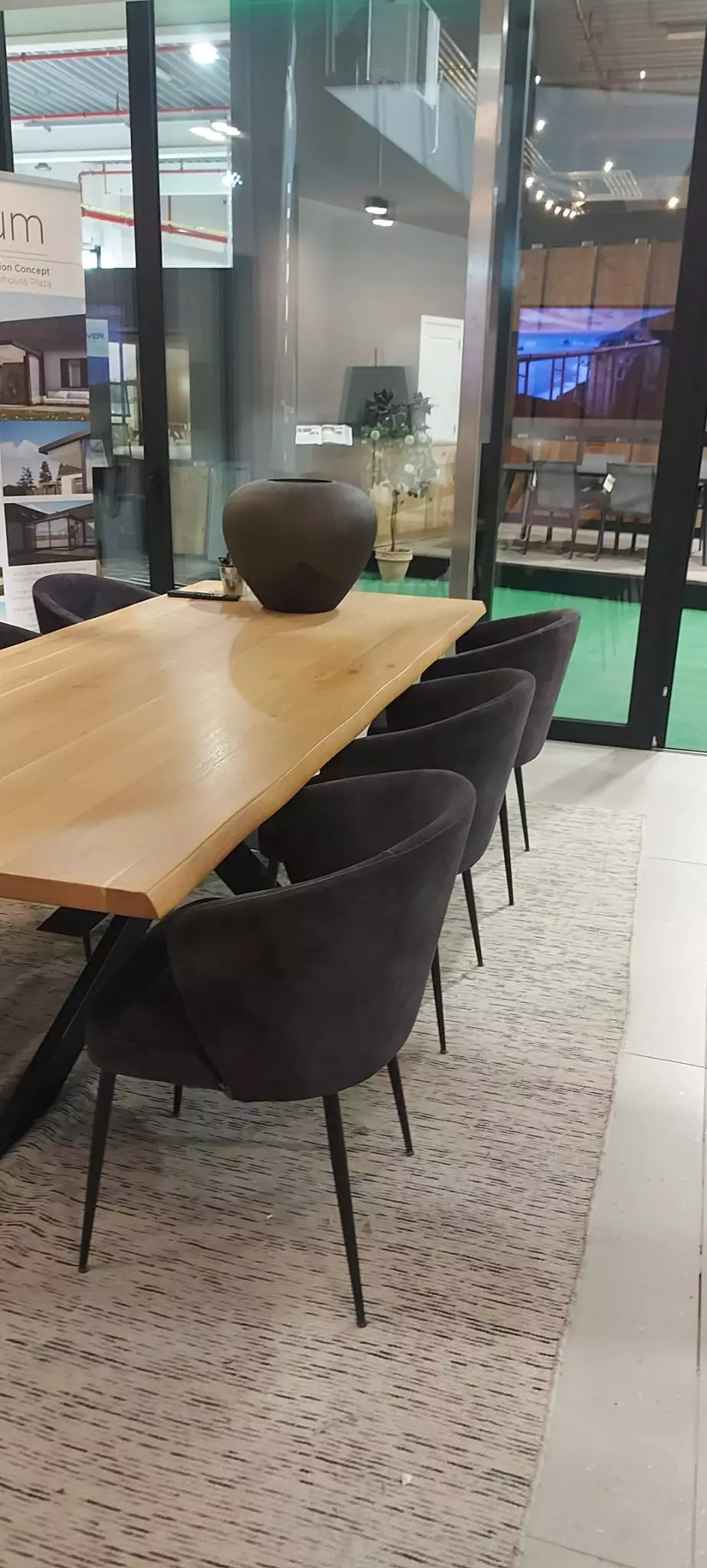 Castle Line Eettafel Met 6 Stoelen – Toonzaalmodel van Castle Line
